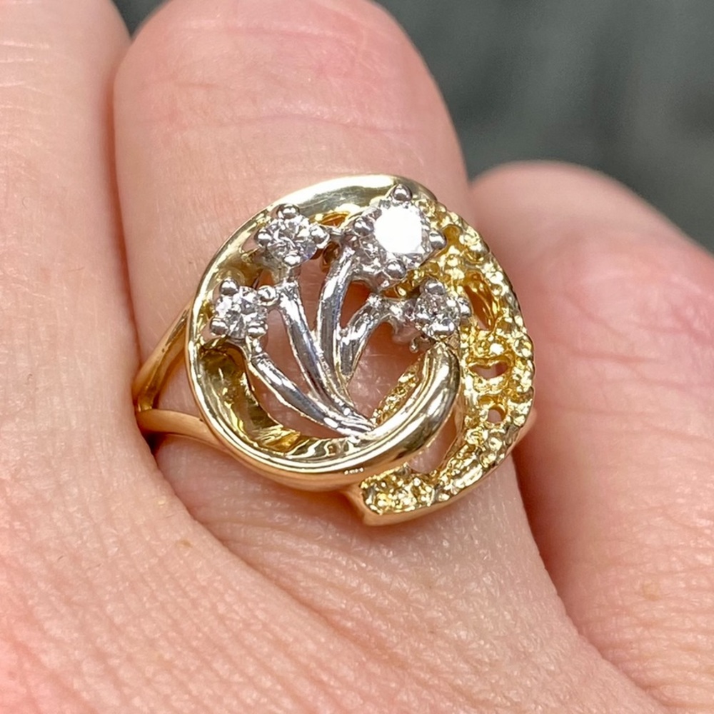 14k Yellow & White Gold Diamond Circle Flower Ring